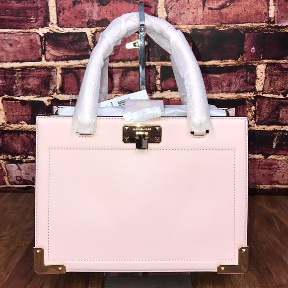 Michael Kors Handbags - *SALE* Michael Kors Kinsley Satchel